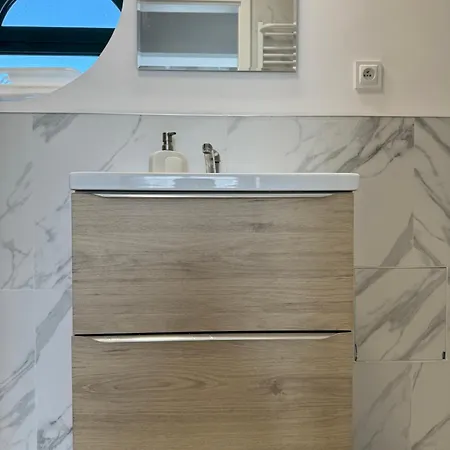Nad Zalewem 225 *